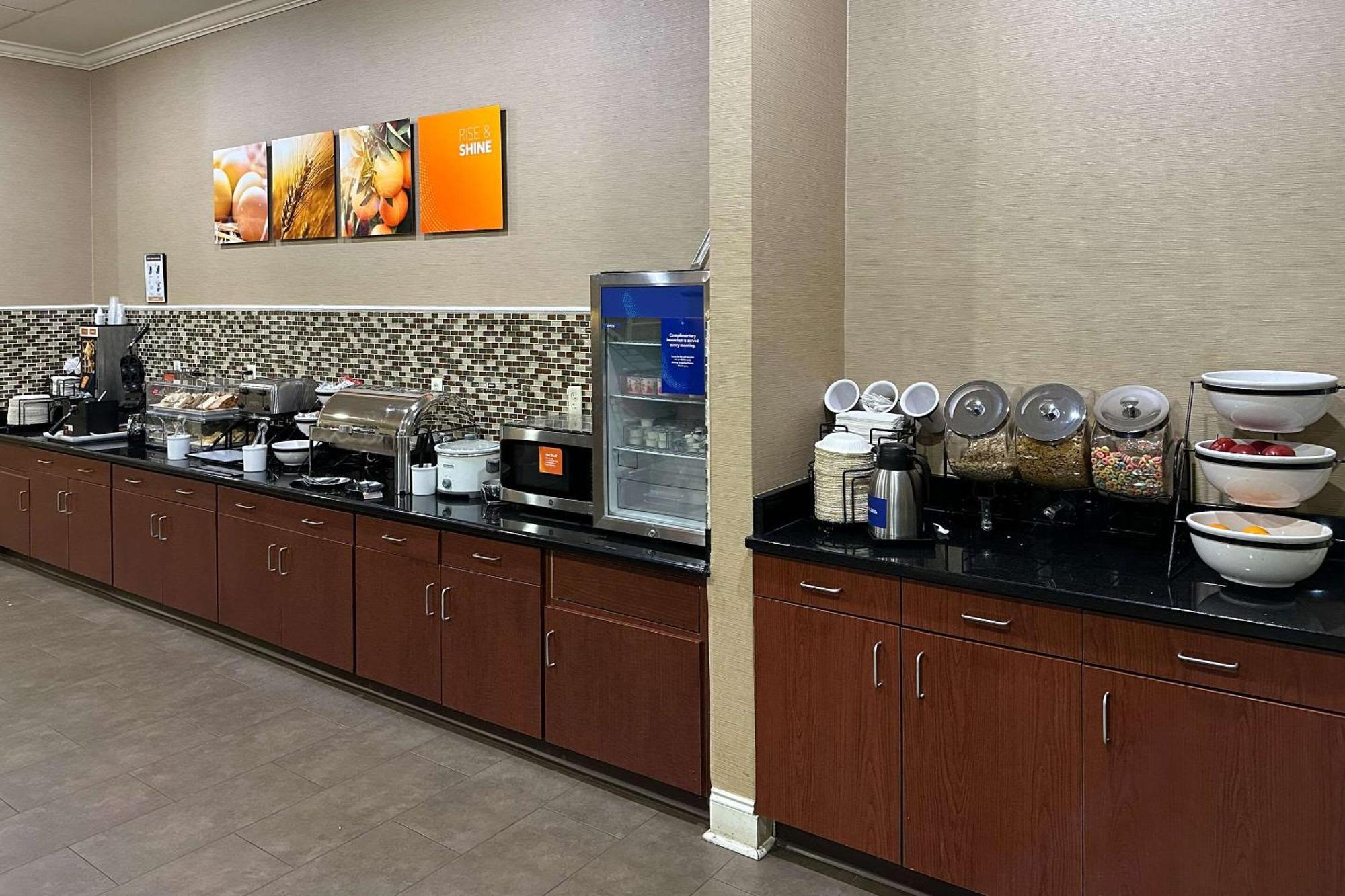 Comfort Inn & Suites Rogersville Екстериор снимка
